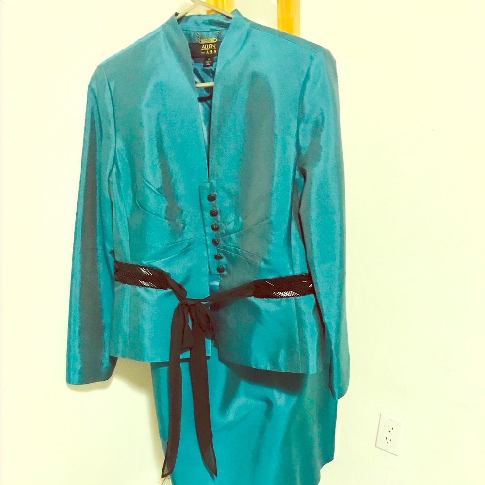 Elegant Suit, 12, skirt + jacket. PROCEEDS TO FAMILY HEART FOUNDATION!